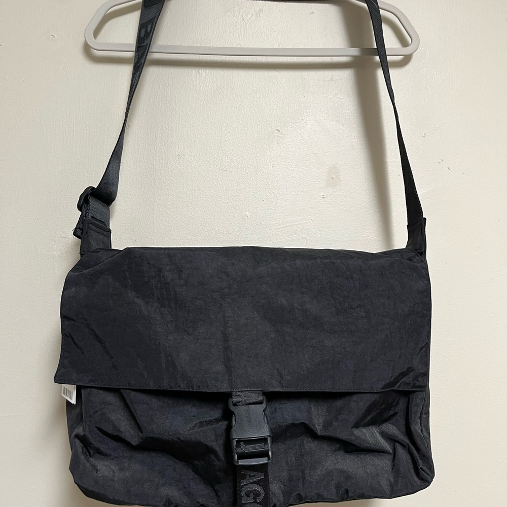 BAGGU NWT Sport Messenger Bag